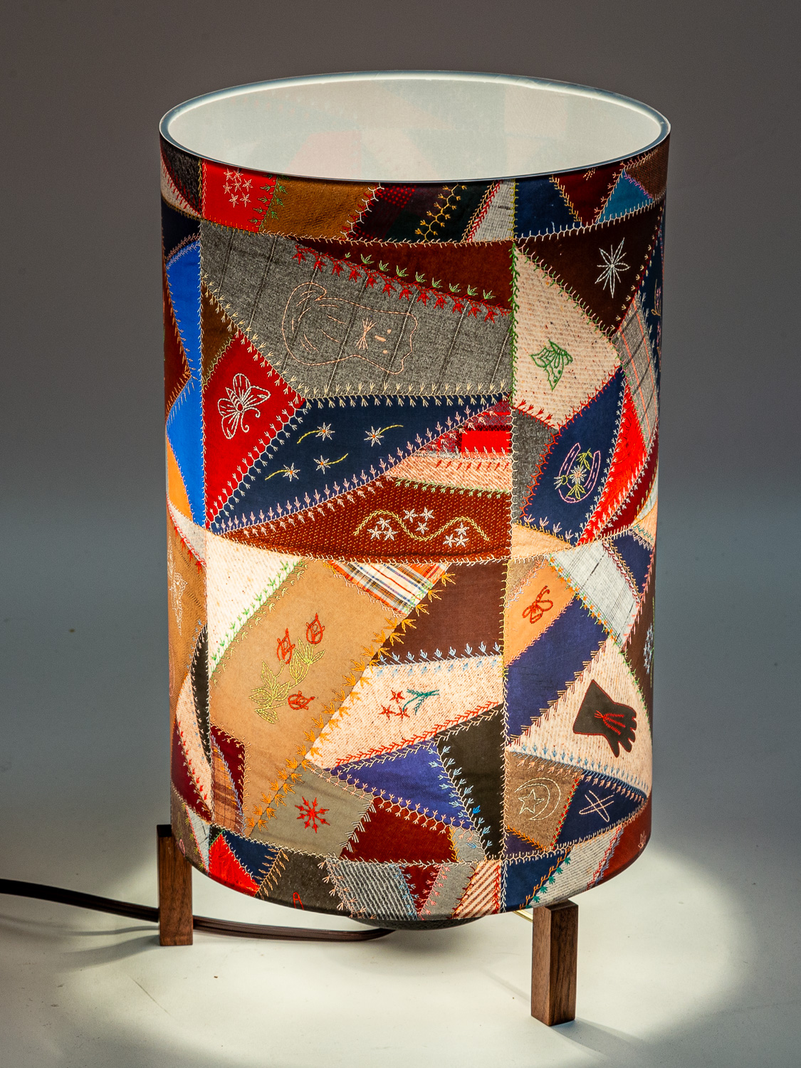 116: Smithsonian quilt lamp in a shade